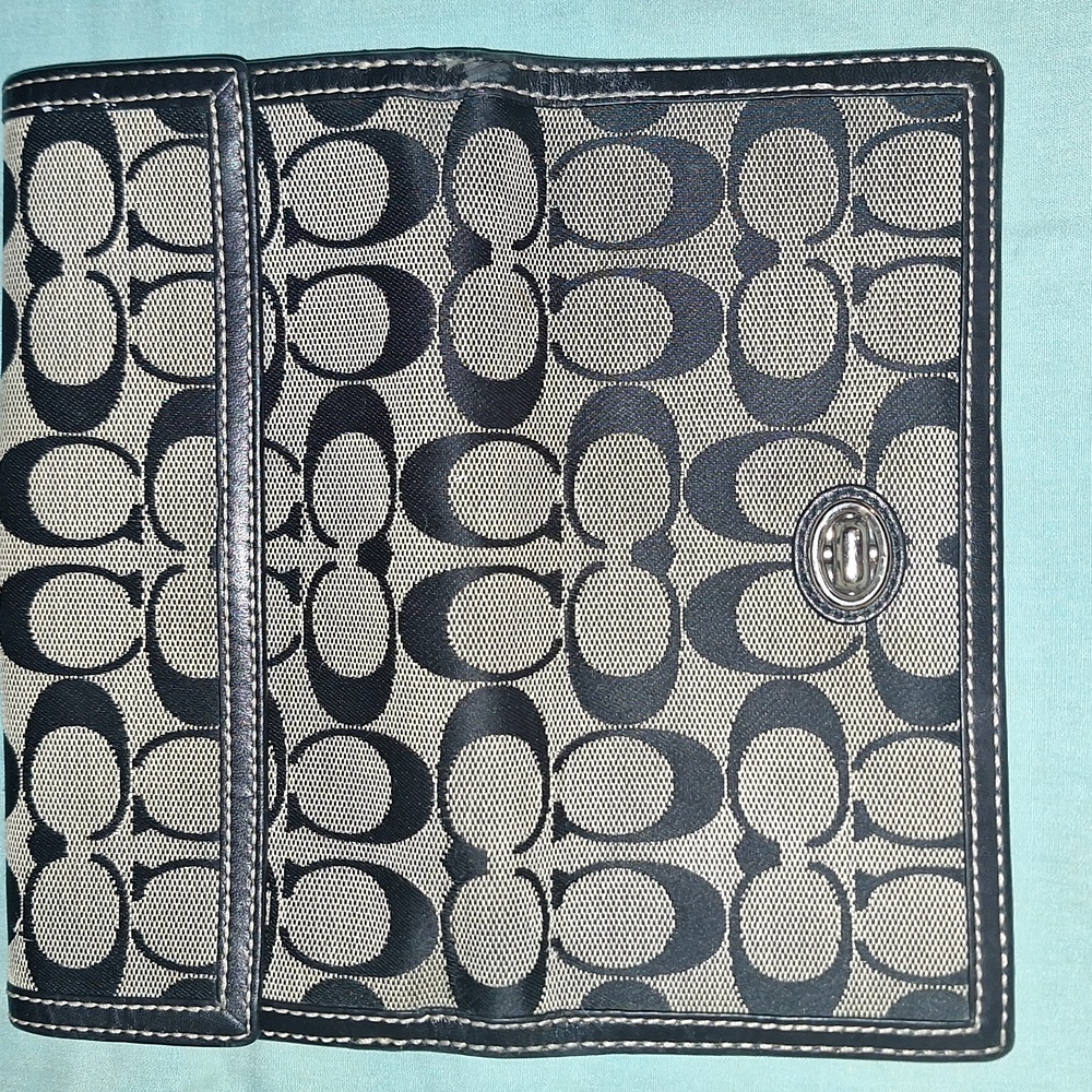 Chic Black And Gray Patterned Wallet - image 4